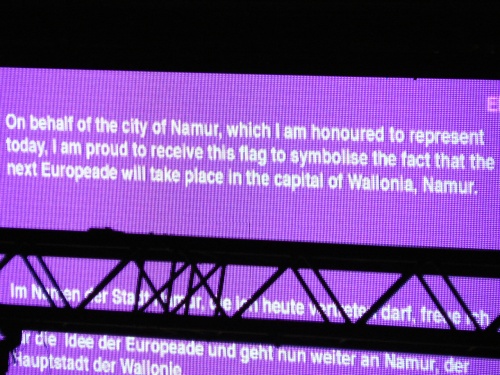 Za msto Namur, jen je mi ct dnes reprezentovat, jsem hrd, e mohu pijmout tuto vlajku symbolizujc fakt, e pt Europeade se bude konat ve wallonskm hlavnm mst Namuru.