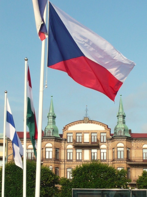 Česká vlajka přestala trucovat a vlaje